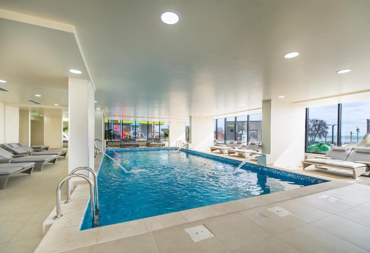 Moonlight Studio - Spa N Pools Beach Resort Mamaia Luaran gambar